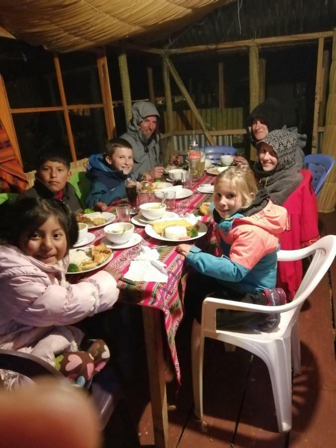 Urosfood & Titiqaqa Lodge Zewnętrze zdjęcie